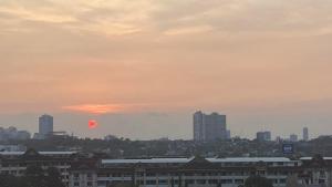 Alba o tramonto visti dall'interno dell'ostello o dai dintorni