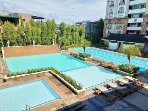 Piscina di Staycation @Bali Oasis 2- 2BR unit with sunset view o nelle vicinanze