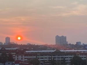 Alba o tramonto visti dall'interno dell'ostello o dai dintorni