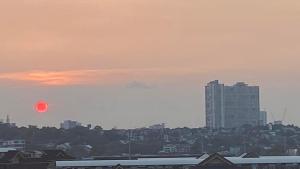Alba o tramonto visti dall'interno dell'ostello o dai dintorni