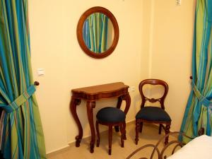 Gallery image of Nefeli (2 Bedrooms, Sleeps 4 upstairs) in Karavomylos