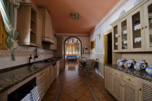 A kitchen or kitchenette at Villa Frasquita
