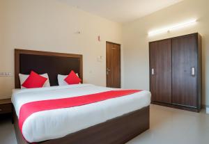 Легло или легла в стая в Hotel Gokul Grand Near SR Nagar Police Station