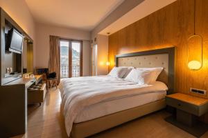 Posteľ alebo postele v izbe v ubytovaní Lagadia 4 Seasons Hotel