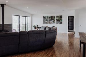 Bayview Lodge - Views Views Views!的休息区
