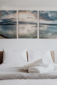 Bayview Lodge - Views Views Views!客房内的一张或多张床位