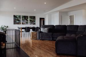 Bayview Lodge - Views Views Views!的休息区