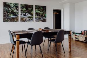 Bayview Lodge - Views Views Views!的休息区