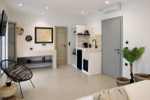 Naxos green Village hotel客房内的一张或多张床位