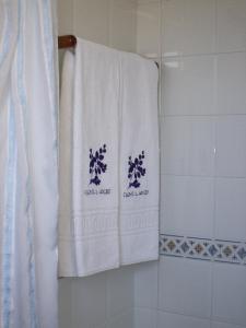 two towels are hanging on a rack in a bathroom at Fuente el Hayedo in San Vicente de la Barquera