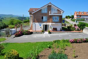 a house with a parking lot in front of it at Fuente el Hayedo in San Vicente de la Barquera