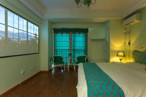 A bed or beds in a room at Dalian Hong Xi Yuan Apartment Wanda Plaza