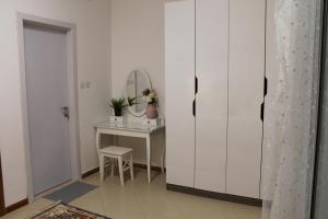 Fotografie z fotogalerie ubytování Newly furnished cozy 1 bedroom apartment close to JBR beach and metro v Dubaji