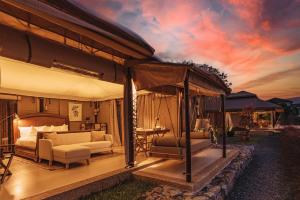 Aladdin Luxury Camp Phuket的休息区