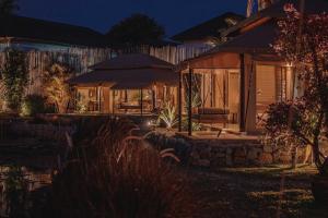 Aladdin Luxury Camp Phuket外面的花园