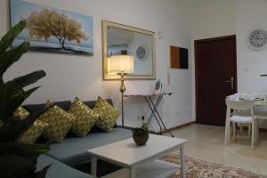 Fotografie z fotogalerie ubytování Newly furnished cozy 1 bedroom apartment close to JBR beach and metro v Dubaji