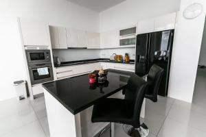 Fotografie z fotogalerie ubytování Large Penthouse 3BR with jacuzzi, Best for Kids v destinaci Ka Rorn