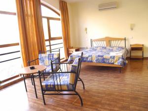 Ένα ή περισσότερα κρεβάτια σε δωμάτιο στο Central Family Hotel
