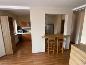 Η κουζίνα ή μικρή κουζίνα στο Apartament Krośnieńska +7 φωτογραφίες