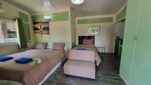 Postel nebo postele na pokoji v ubytování Rayonghouse Resort