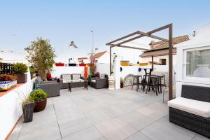 a patio with chairs and a table on a roof at La Casa (Casa familiar Premium) in Seville