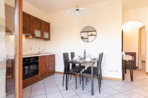 a kitchen and dining room with a table and chairs at VIVI TIRANO[300m dal treno rosso del Bernina] in Tirano +16 photos
