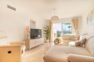 TV a/nebo společenská místnost v ubytování Fairway Apartman Mijas Golf 1 - Golondrinas