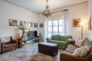 A seating area at Apartment Helios