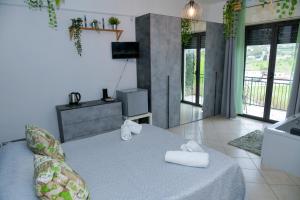 a bedroom with a bed and a tv and windows at B&B Damiani in Santa Maria di Castellabate
