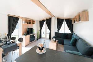 a living room with a teddy bear on a plate on a table at gemütliches voll ausgestattes Tiny House in Vilseck