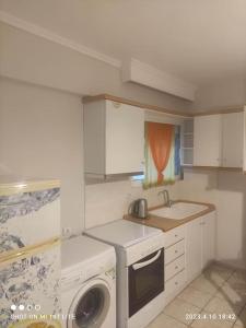 A kitchen or kitchenette at La Playa 2