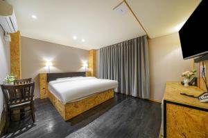 26 HOTEL客房内的一张或多张床位