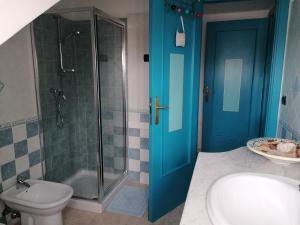A bathroom at Coros
