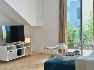 a living room with a tv and a couch at Casa bamboo in Porto Santo