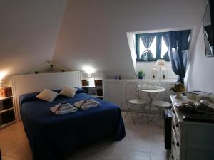A bed or beds in a room at Coros