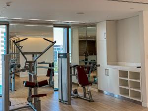 Fitness centrum a/nebo fitness zařízení v ubytování HiGuests - Luxury Living With Huge Terrace in Creek Harbour