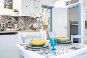 a kitchen with a table with two bowls on it at Vico di Ostuni Apartments by Rentbeat in Ostuni
