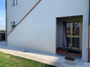 Budova, v ktorej sa apartmán nachádza + 3 fotografie