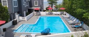 an overhead view of a swimming pool with chairs and umbrellas at North Shore Inn TC 209 in Traverse City