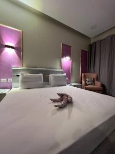 Voodi või voodid majutusasutuse Lucky Hostel toas