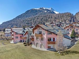 a group of houses in front of a mountain at Prüveda A0.1 in Silvaplana