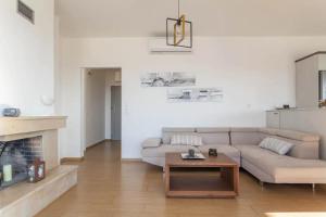 Galería fotográfica de Stelianas House Top Floor Apartment with Private Jacuzzi en Lygaria