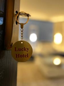 Voodi või voodid majutusasutuse Lucky Hostel toas