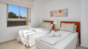 Postel nebo postele na pokoji v ubytování Amazing Seaviw apartment BBQ Ramada res Mijas + 18 fotografií