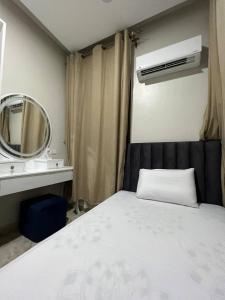 Voodi või voodid majutusasutuse Lucky Hostel toas