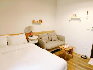 A bed or beds in a room at See U Tainan Apartment