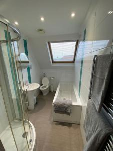 a bathroom with a tub and a toilet and a sink at spacious 2 bed apartment in Norwich city centre in Norwich