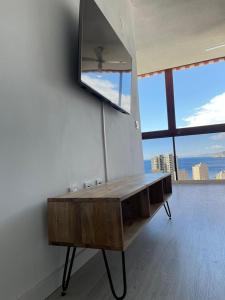 Telewizja i/lub zestaw kina domowego w obiekcie GEMELOS 15 TURIS - PREMIUM Apartamentos