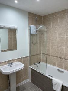 Imagen de la galería de Central, main door apartment, spacious 2 bedrooms- NO STAIRS, en Edimburgo