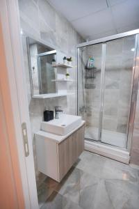 a bathroom with a sink and a shower at King Suite MS5 in Esenyurt